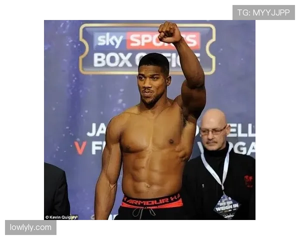 安东尼·约书亚家的冰箱里只放蛋白粉和冰块