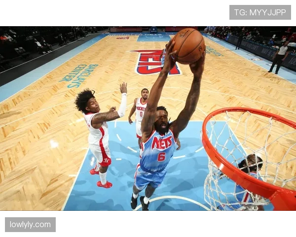 本泽马与莱万：中锋战术适配性与进攻效率的深层对比