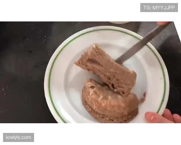 杨威家的冰箱里居然塞满了蛋白粉，连饮料都喝零卡的